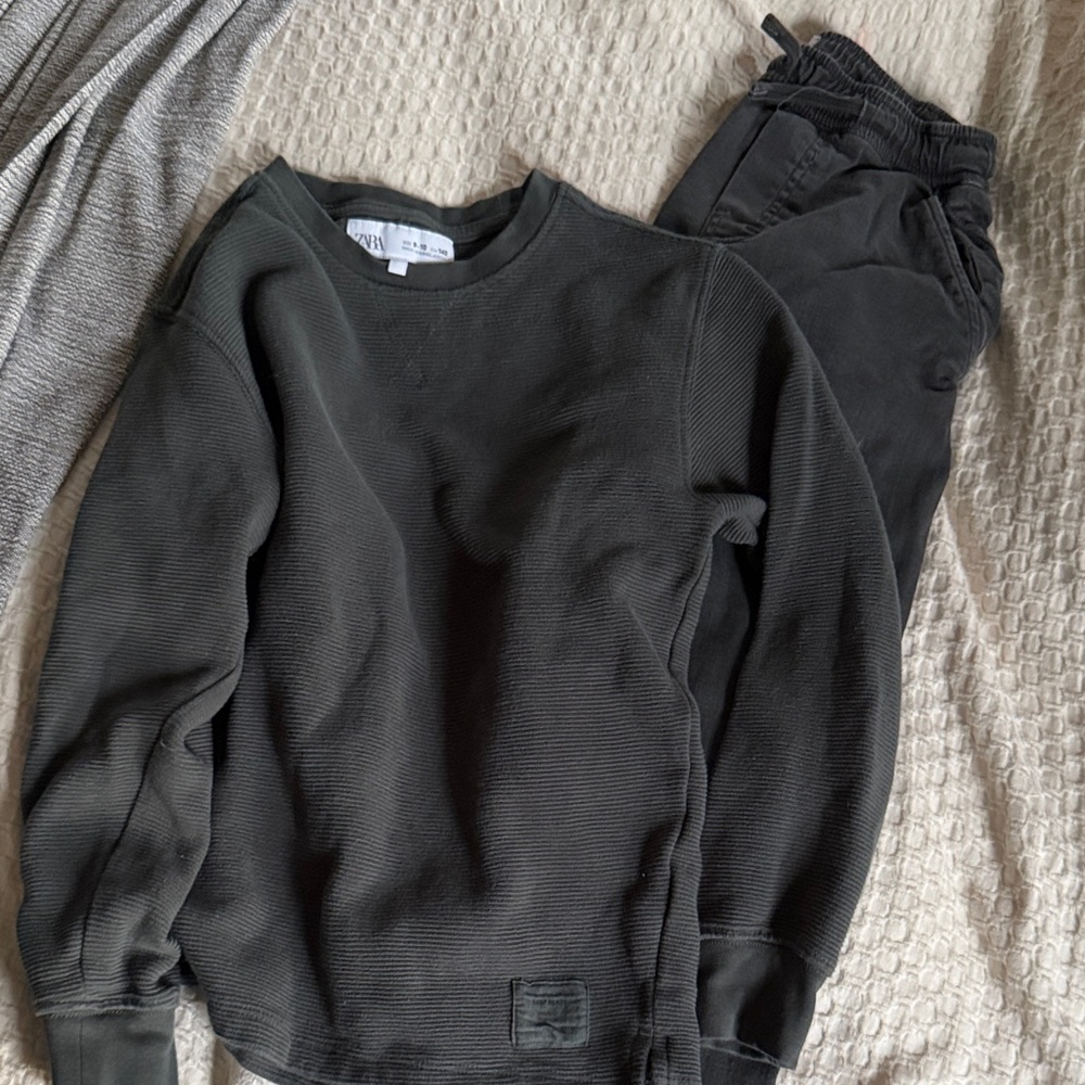 Zara kids long sleeve and jogger woven pants. Boys 10 Dk gray